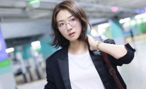 每日更新今日有料 万茜自爆一年潜七次,一年潜入七次，揭秘她的神秘生活